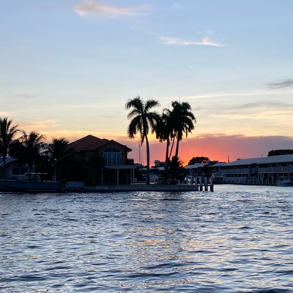 Meet your Posher, Julianna - Picture 1 of 1